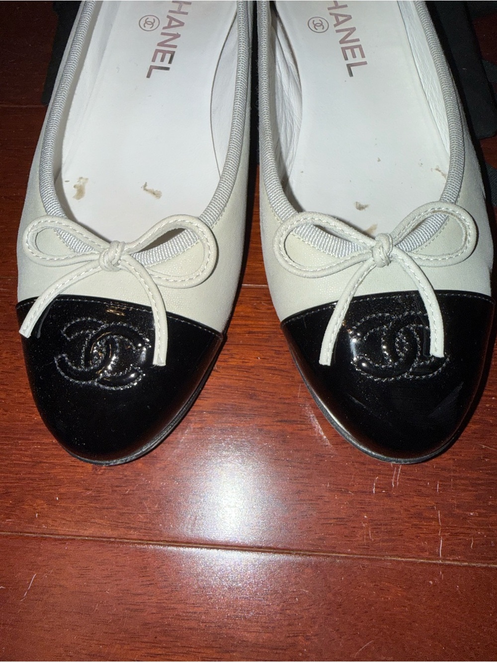 CHANEL Two-Tone Leather Ballet Flats in White and Black - Picture 9 of 9